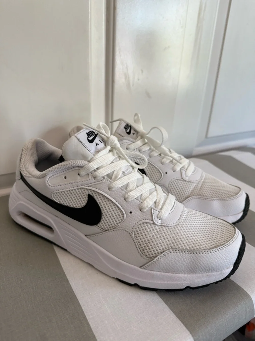 Nike White Air Max SC Sneakers with Black Swoosh - Picture 10 of 12
